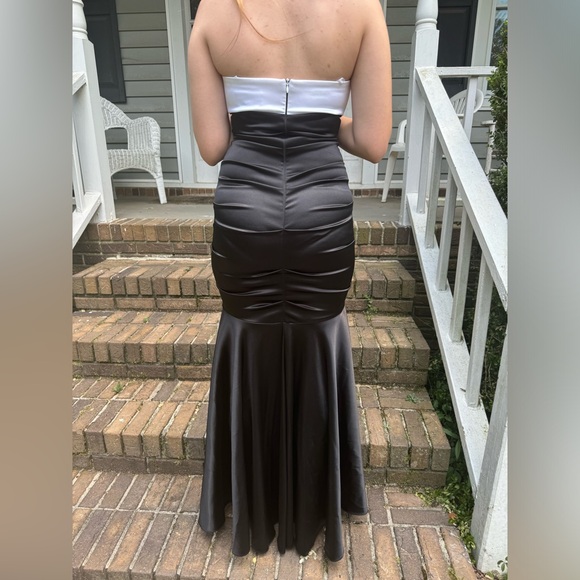 Black and White mermaid style dress - Picture 2 of 2